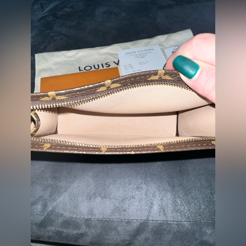 Louis Vuitton Monogram Canvas Toiletry 19 - Picture 5 of 7